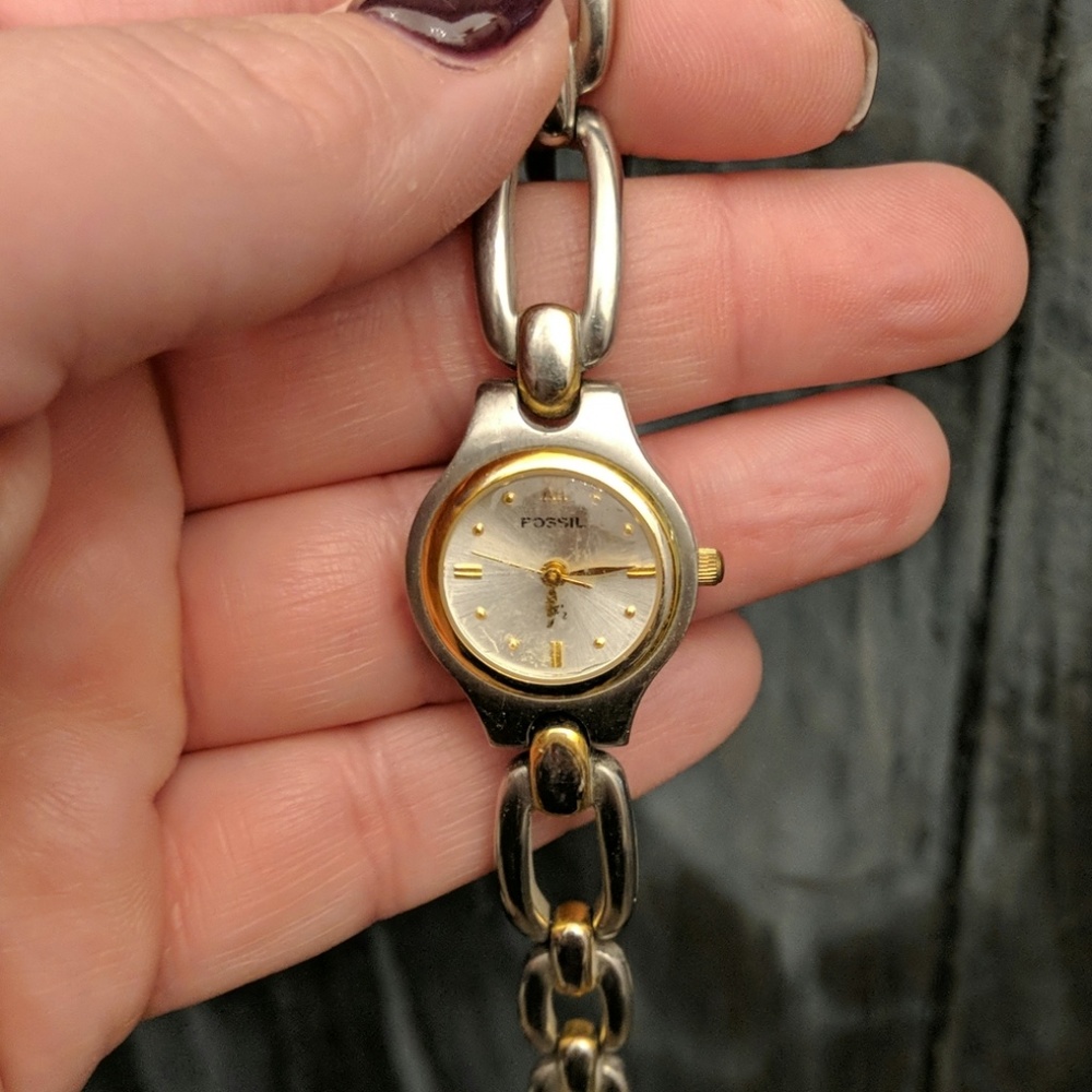 Very nice Fossil dainty woman's watch